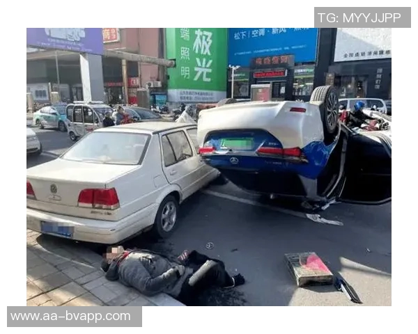 弗拉门戈球迷乘坐巴士发生翻车事故造成三人重伤