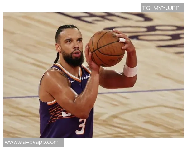 布克谈狄龙关键时刻表现称球队希望他持续带来积极能量